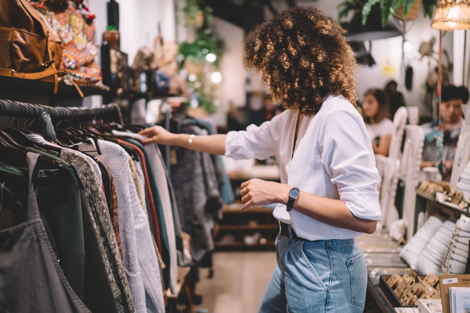 Women shopping in Sarasota