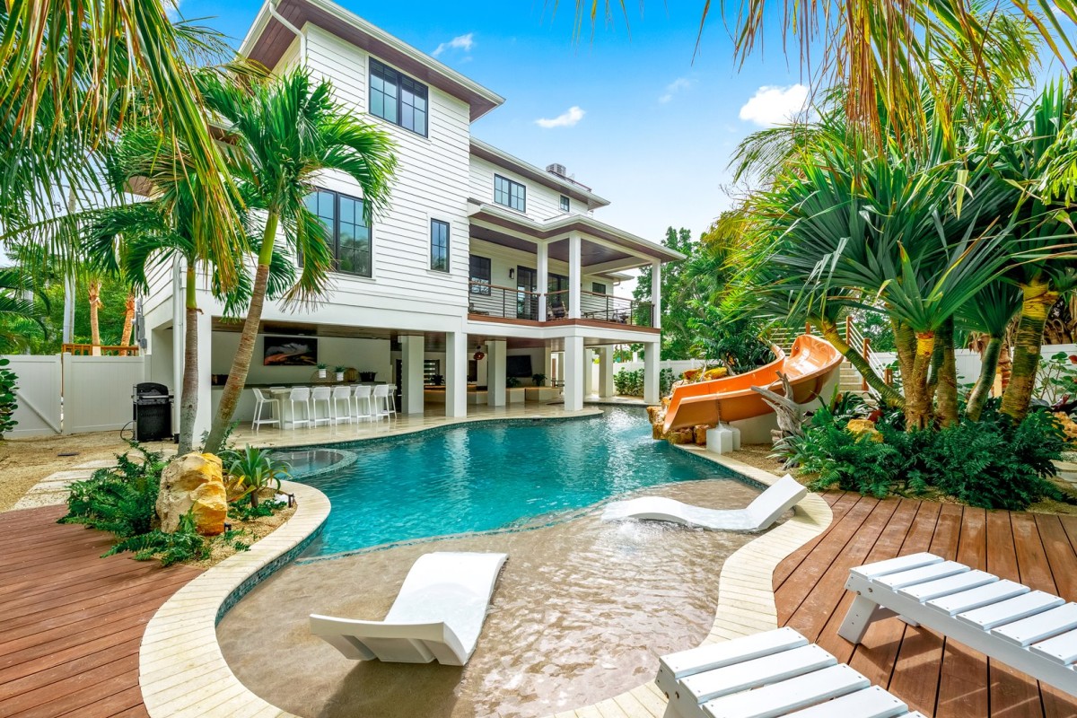 Siesta Key vacation rental backyard oasis